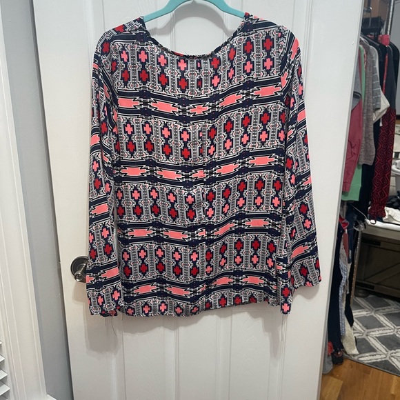 American City Wear Red and White Graphic Blouse with Cuffed Long Sleeves - Picture 8 of 10